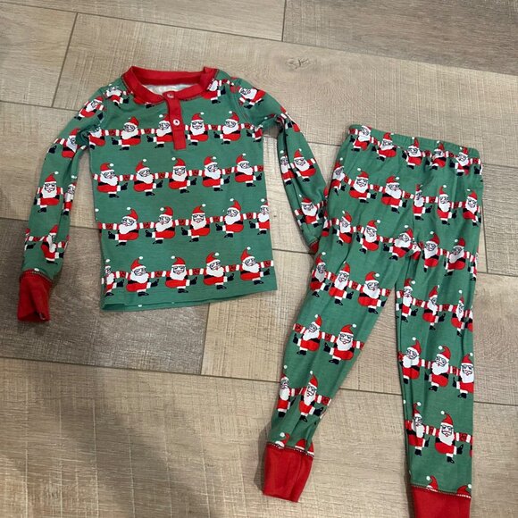 THE BEAUFORT BONNET COMPANY TODDLER 2T SANTA PAJAMAS CHRISTMAS GREEN RED - Picture 1 of 4